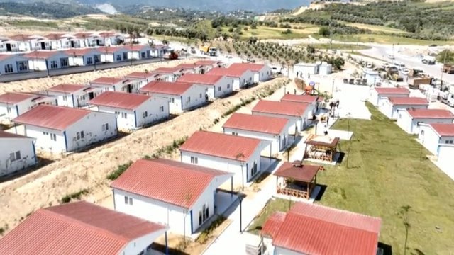Ciner Grubu tarafından Hatay'daki prefabrik konutların 2. etabı teslim edildi